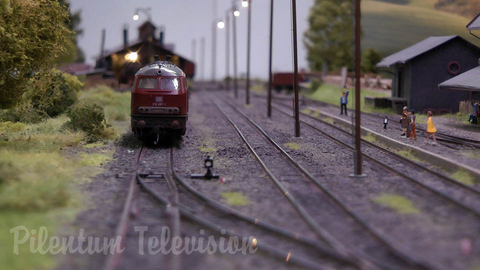 Макет железной дороги со станцией и невероятно красивым видом в масштабе 1:87